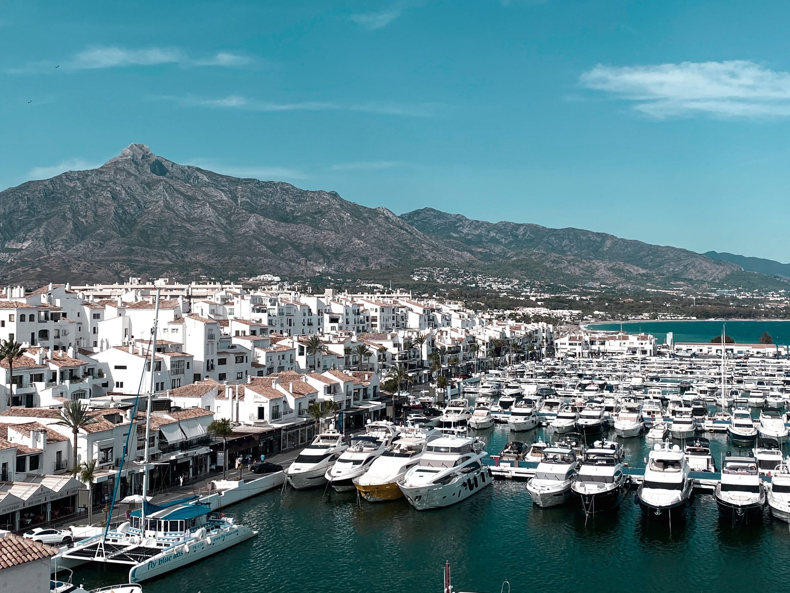 Jak Marbella Wypada na Tle Innych Rynków Nieruchomości na Costa del Sol w 2026 Roku